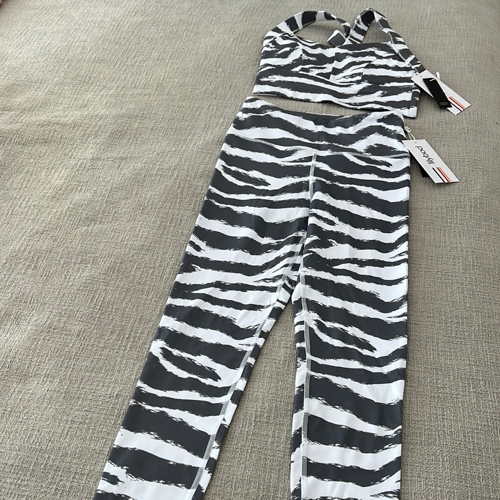 Lilybod Ariana Snow tiger print legging and Amber 2x bra